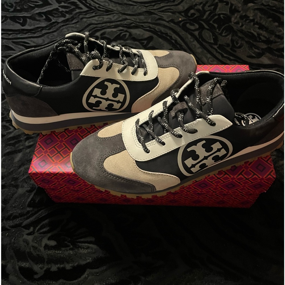 TORY BURCH ANNIE NYLON RUNNER- Natural SUEDE /Black size 8  NEW